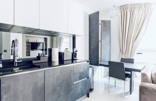 Knightsbridge Apartment | Luxury Knightsbridge apartment outside harrodsnn