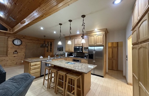 Pinetop Cabin | Luxury Knotty Pine Cabin IN THE Pinetop Lakes C.C