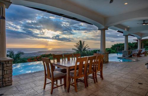 Kailua-Kona Villa | Luxury Kona Mansion - Infinity Pool & Epic Views