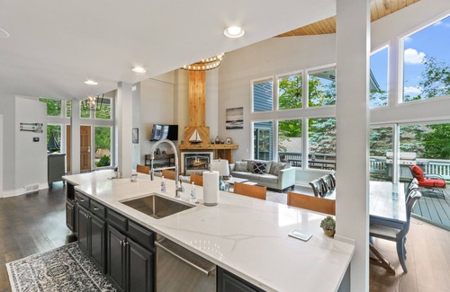 Fontana House | LUXURY LARGE 5 BED/4 BATH ABBEY SPRINGS HOME WITH 2 GOLF CARTS