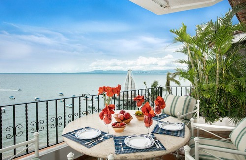 Amapas Condo | Luxury La Palapa Penthouse on Los Muertos Beach