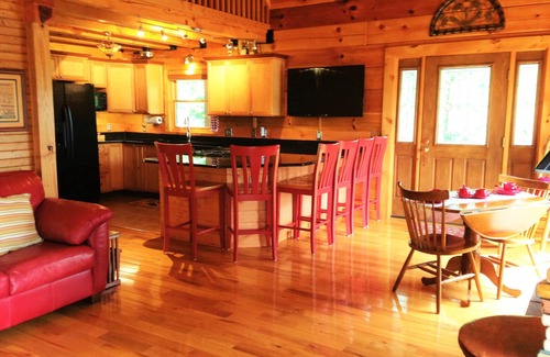 Hiwassee Cabin | Luxury Lake Cabin by New River Trail w/Dock/Canoes/Steam Room/Fireplaces.