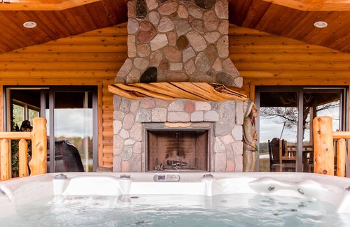 Paris Cottage | Luxury Lake Cottage at Meemo's Farm