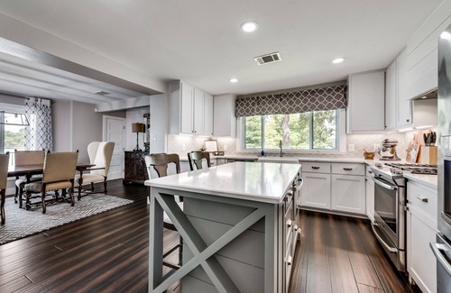 Cedar Creek Reservoir House | Luxury Lake Front House with Community Pool *GOLF CART FOR RENT*