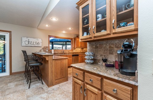 Eureka Springs House | LUXURY LAKE FRONT HOME-7.9 MILES EUREKA SPRINGS