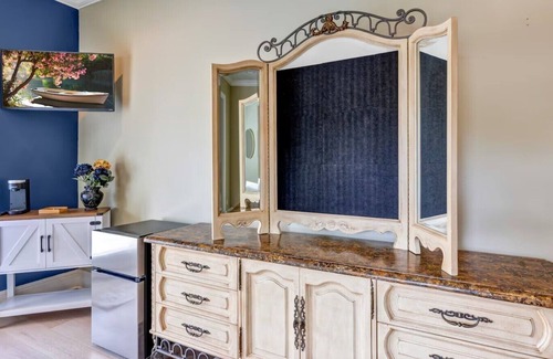 College Park Apartment | Luxury Lake Front Orlando Oasis in College Park!