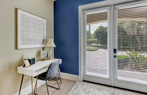 College Park Apartment | Luxury Lake Front Orlando Oasis in College Park!