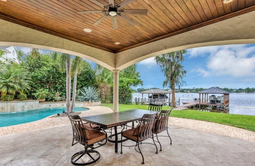 College Park Apartment | Luxury Lake Front Orlando Oasis in College Park!