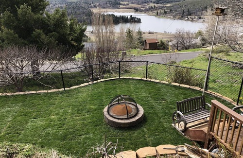 Julian House | LUXURY LAKE HOUSE & TREEHOUSE DAYBED 5-STAR QUALITY- Plush beds for 10