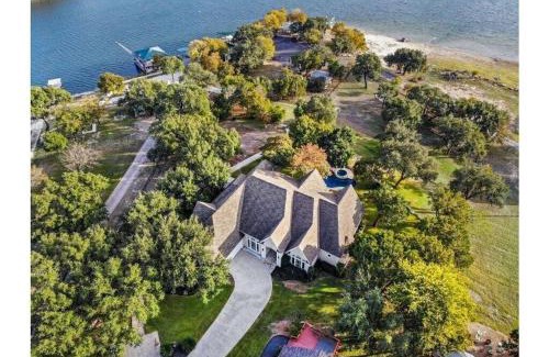 Leander House | Luxury Lake House w/Heated Pool & Multiple Spas
