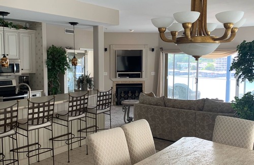 Lake Ozark Condo | Luxury Lake Living at C-Dubs Lake House