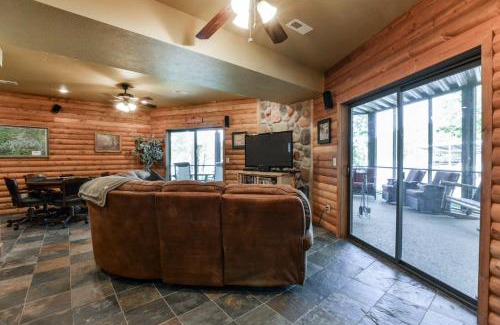 Lampe House | Luxury Lakefront Chalet Resort 2 Pools FREE Amenities Dock MiniGolf Waterslide