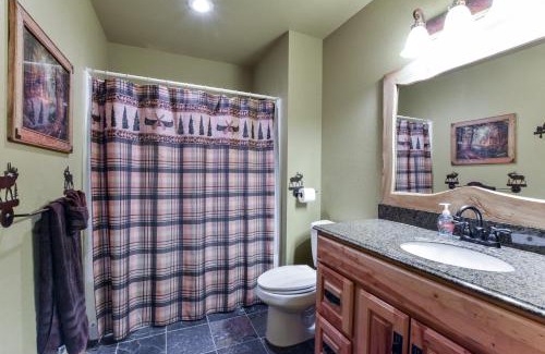 Lampe Ski Chalet | Luxury Lakefront Chalet Resort 2 Pools FREE Amenities Dock MiniGolf Waterslide