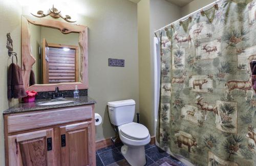 Lampe House | Luxury Lakefront Chalet Resort 2 Pools FREE Amenities Dock MiniGolf Waterslide