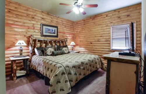 Lampe House | Luxury Lakefront Chalet Resort 2 Pools FREE Amenities Dock Kayaks Waterslide