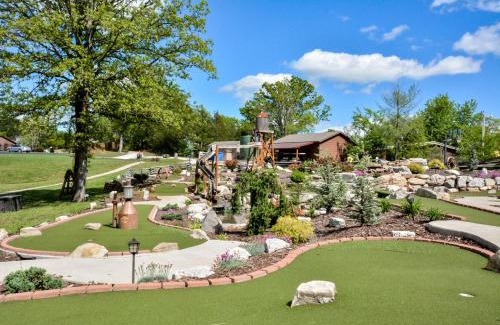 Lampe House | Luxury Lakefront Chalet Resort 2 Pools FREE Amenities Dock Kayaks Waterslide