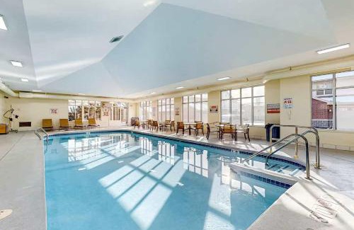 Lake Delton Apartment | Luxury Lakefront Condo in Wisconsin Dells