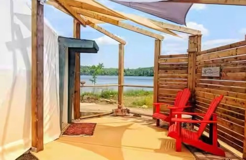 Pine Grove Apartment | Luxury lakefront dome with private beach, close to nature and town!
