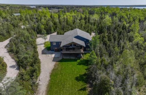 Stokes Bay Ski Chalet | Luxury Lakefront Escape W Games Room