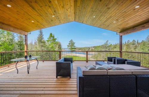 Stokes Bay Ski Chalet | Luxury Lakefront Escape W Games Room