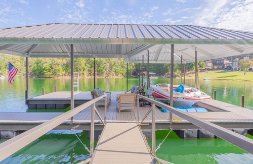 Hartwell House | Luxury Lakefront Hartwell Home | Private Dock | Deep Water Cove | Kayaks