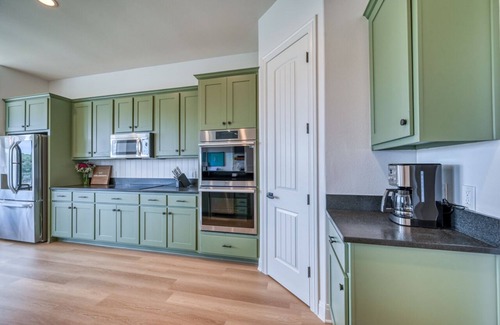 Spicewood House | Luxury Lakefront Home-private Dock - Dipping Pool!