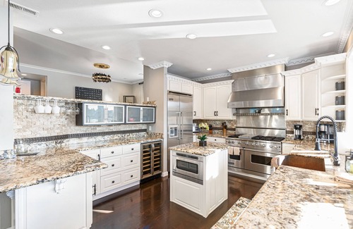 Lakewood House | Luxury lakefront home w/private beach, kayaks, hot tub, dock, fireplaces & gym