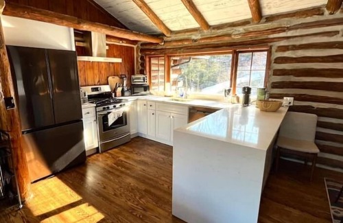 Greenwood Lake Cabin | Luxury Lakefront Log Cabin