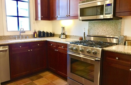 La Quinta Condo | Luxury Legacy Villa 3/3 2 King Suites 1 Queen Bedroom Balcony! 064622