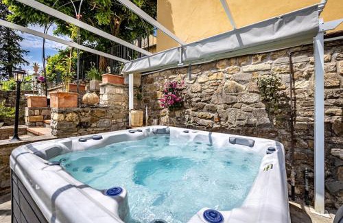 San Jacopo Al Girone Apartment | Luxury Limonaia with Jacuzzi near Florence