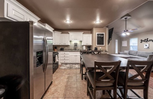 Lubbock House | Luxury Living Duplex B - 4BR/3BA - South Lubbock