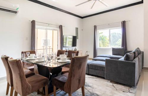 Norbrook Apartment | Luxury Living Modern Contemporary Home with Brand New Pool in Manor Park