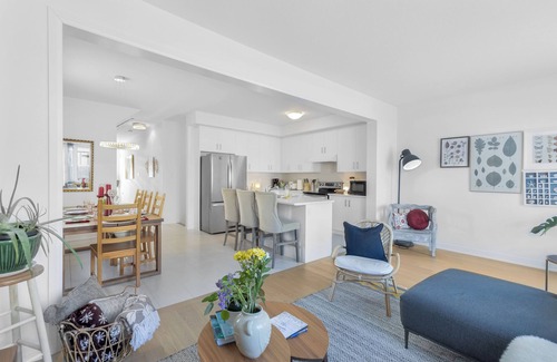 Thorold House | Luxury Living Near Niagara-New Spacious 4-Bed, 1-King Bed