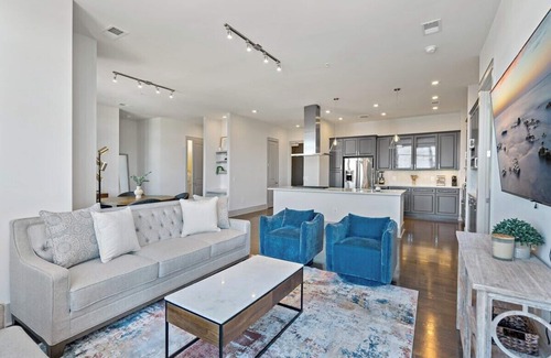McLean Apartment | Luxury Living | Tysons | High Rise | Scenic Views