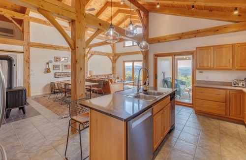Littleton Cabin | Luxury Lodge in Littleton w/Panoramoic Mountain Views