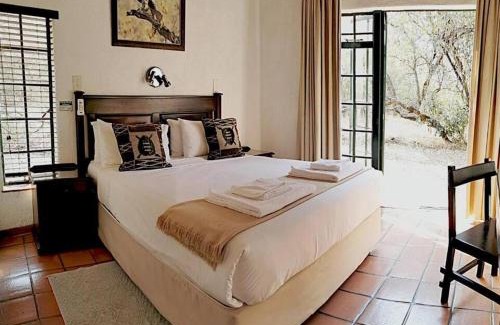 Sabiepark Villa | Luxury Lodge on Sabie River at Kruger Gate!