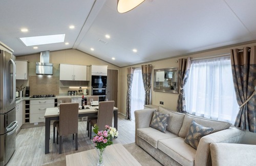 Troutbeck Bridge Cabin | Luxury Lodge on White Cross Bay, lake Windermere