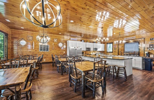 Gatlinburg Cabin | Luxury lodge with 13 king suites, theater, game room & views!