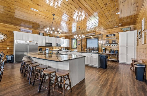 Gatlinburg Cabin | Luxury lodge with 13 king suites, theater, game room & views!