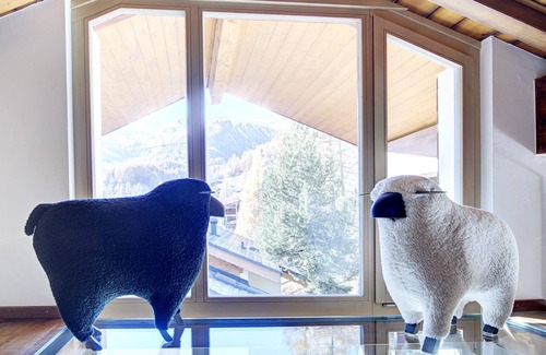 Zermatt Apartment | Luxury Loft, 100m to ski lift and piste, 3 En-suite Bedrooms, Matterhorn view