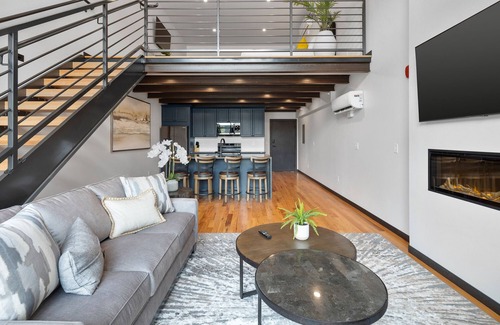 Hill City Apartment | Luxury Loft 4 Overlook Main Street
