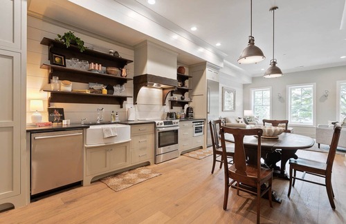 Downtown Apartment | Luxury Loft in Downtown Columbia with Rooftop Terrace