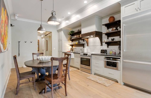 Downtown Apartment | Luxury Loft in Downtown Columbia with Rooftop Terrace