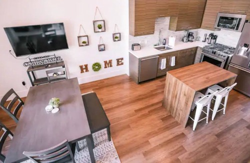 Glendale Condo | Luxury Loft Penthouse 10 mins from the Airport!
