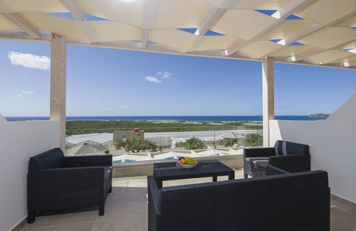 Limeniskos Apartment | Luxury loft, pool, close to the beach, sea view