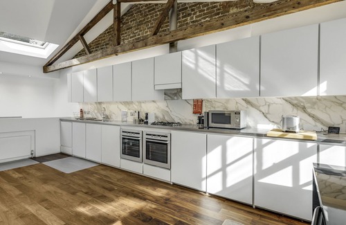 Holland Park House | Luxury Loft-Style Mews House