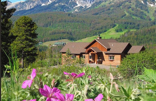 Bozeman Cabin | Luxury Log Cabin Enjoy the mountains in comfort gorgeous mountain view