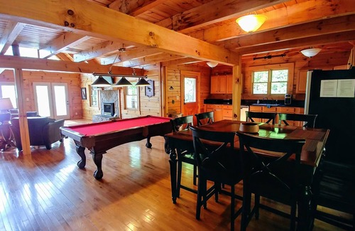 Bryson City Cabin | Luxury Log Cabin. Hot Tub. Pool Table. Secluded. Close to Town and Train Depot.
