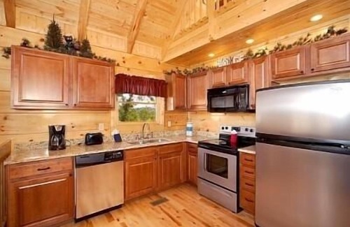 Gatlinburg - Pigeon Forge Cabin | Luxury Log Cabin, Mt Views, Central Location, 3 King Suites Game & Theater Rooms