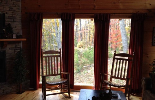 Gatlinburg - Pigeon Forge Cabin | Luxury Log Cabin, Mt Views, Central Location, 3 King Suites Game & Theater Rooms
